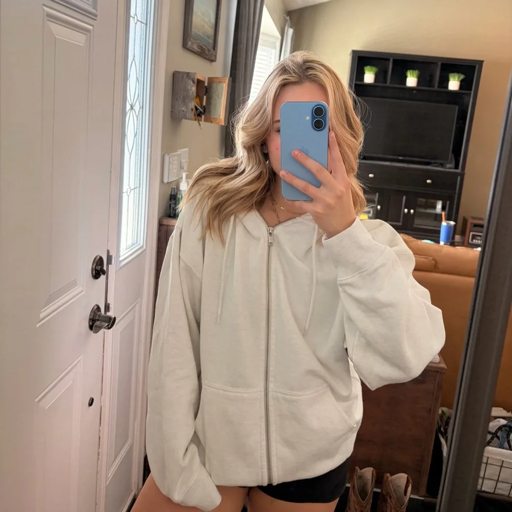 Brandy Melville Oversized hoodie - Picture 3 of 4